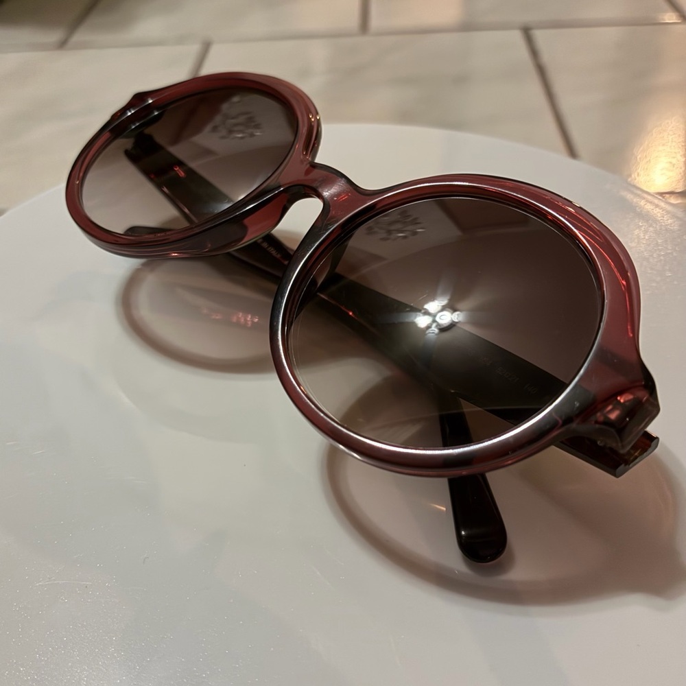 AUTHENTIC SALVATORE FERRAGAMO Crystal Burgundy Sunglass - Picture 7 of 10